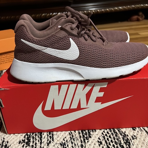 Nike - Picture 6 of 6